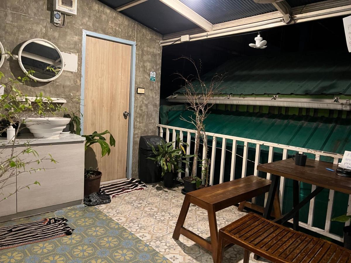Baan Chanasongkram Bangkok Bagian luar foto