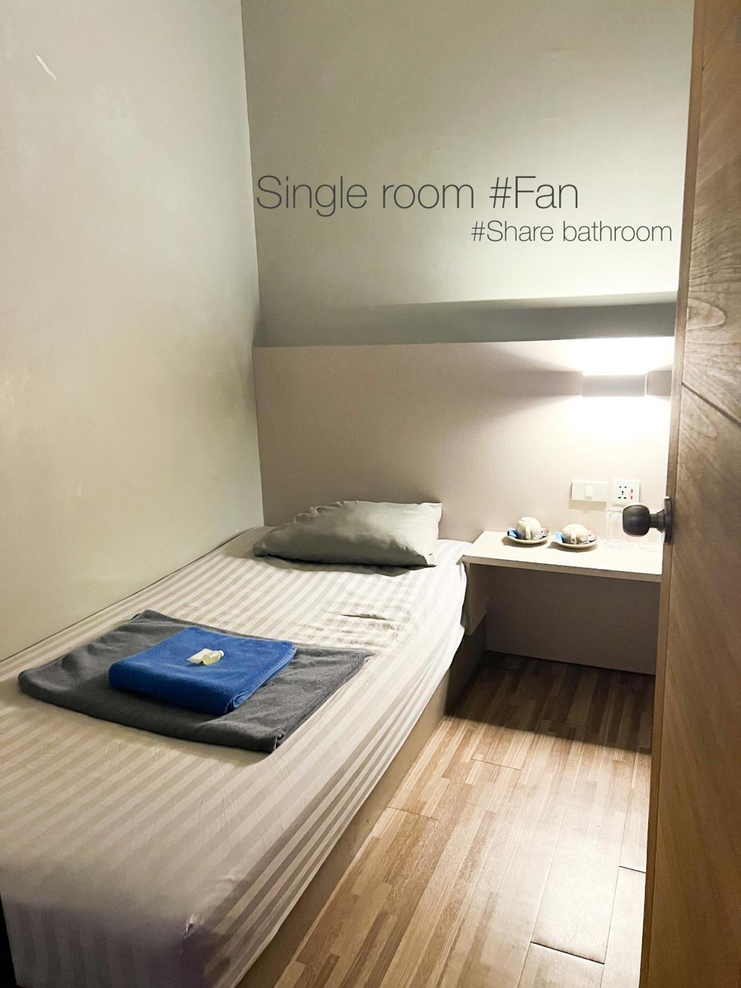 Baan Chanasongkram Bangkok Bagian luar foto
